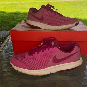 Preworn NIKE Flex Experience RN5 KIDS size 5.5Y